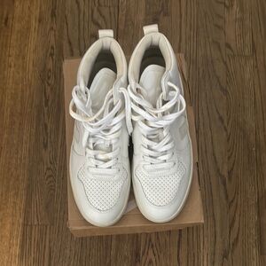 Veja White Sneakers Classic Low-Top Design